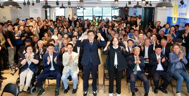 제주지사 위성곤 62.2%·문성유 34.9%…방송3사 출구조사