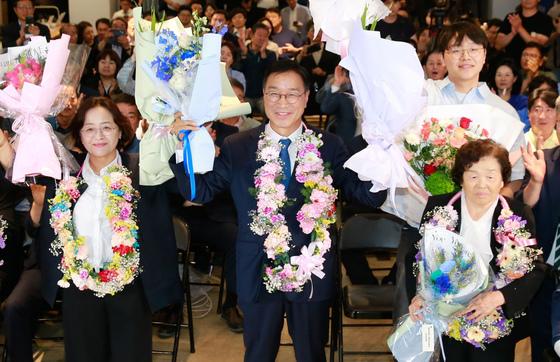 362표 차 첫 승리에서 제주지사까지…위성곤의 '7전 7승'