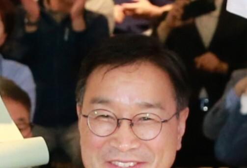[인터뷰]제주지사 당선 확실 위성곤 "무거운 책임감…제주미래 고민"