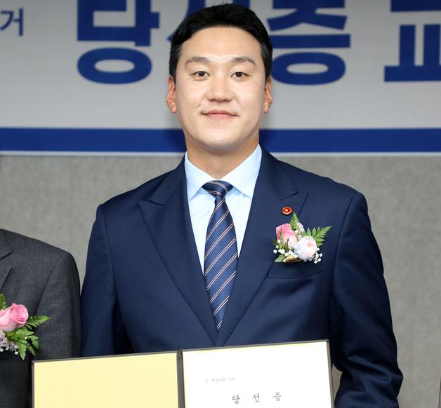 [화제의 당선인] 아버지 발자취 따라…제주 최연소 민주 김기환