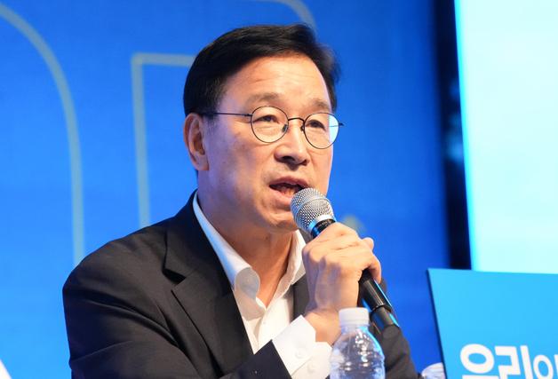 위성곤 제주도지사 "제2공항 장기 지연 피해 실태 조사하겠다"