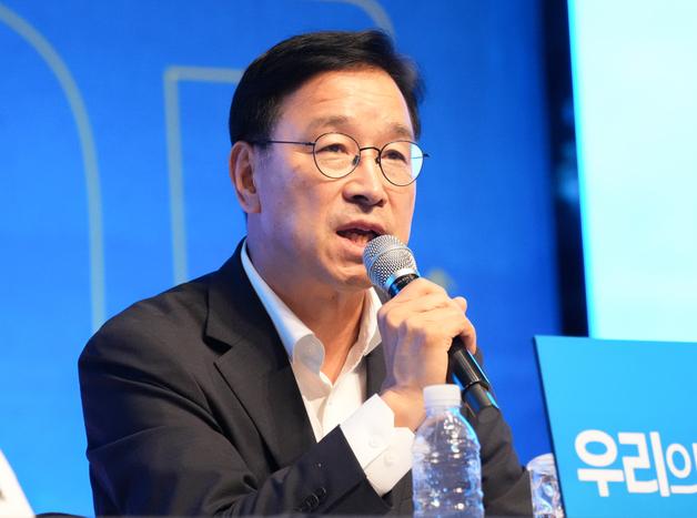 위성곤 제주도지사 "제2공항 장기 지연 피해 실태 조사하겠다"