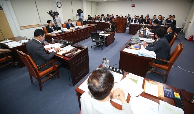 수요예측 실패·의회 패싱 논란…제주 지역화폐 '탐나는전' 뭇매