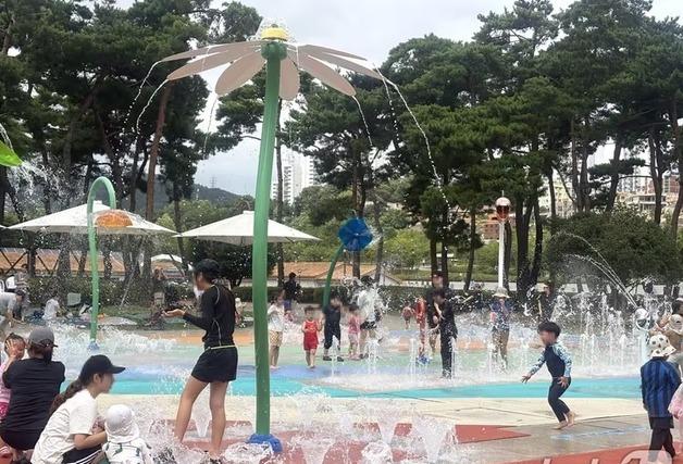 중부 '물 폭탄'·남부 '찜통더위'…엇갈린 연휴 풍경(종합)