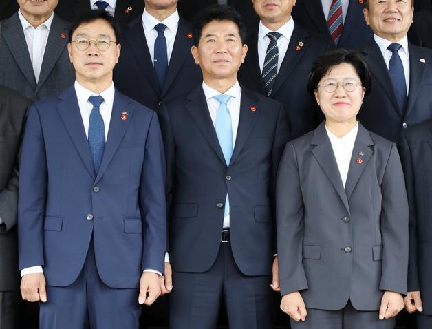 위성곤 "저는 의회주의자"…제주도의회와 소통·협력 약속