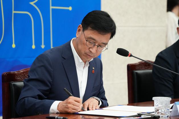 '3고'에 제주 민생경제 비상…탐나는전 8000억 발행·공공요금 동결