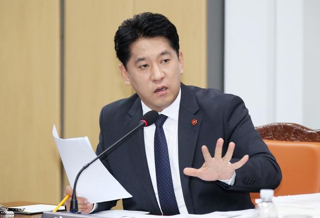 "심의 피하려고 시설비로?"…제주 풍력발전계획 용역 예산 도마