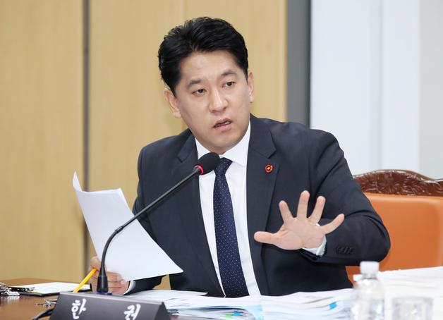 "심의 피하려고 시설비로?"…제주 풍력발전계획 용역 예산 도마