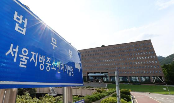 종합특검, '도이치모터스 수사 무마 의혹' 법무부·검찰 압수수색