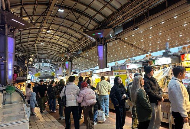 제주 동문야시장, 전국 첫 다회용기 순환체계 도입