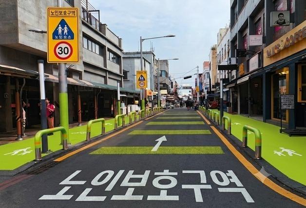 '보호구역' 어린이는 노란색·노인은 형광녹색…제주서 첫 시도