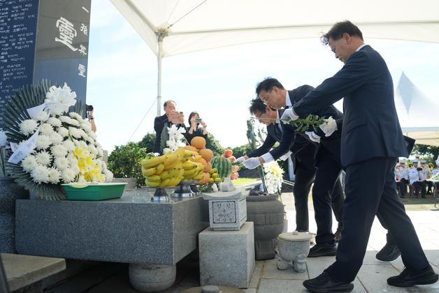 "단 한 분도 역사에서 누락되지 않도록"…섯알오름 희생자 76주기 위령제