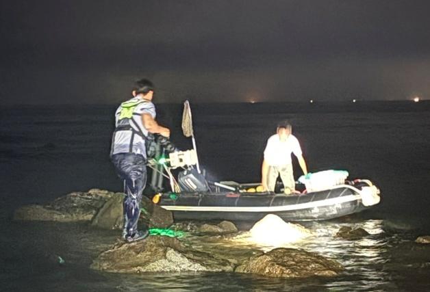 한밤중 제주 앞바다서 혼자 고무보트 타다 표류…10대 일본인 구조