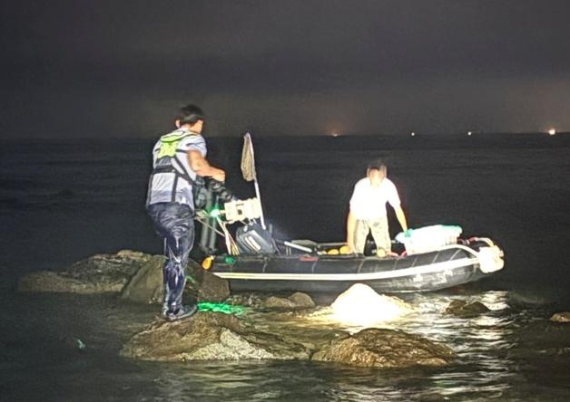 한밤중 제주 앞바다서 혼자 고무보트 타다 표류…10대 일본인 구조