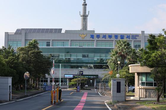 제주시내 피살 40대女, 한달전 스마트워치 받았다…스토킹 시달려