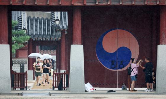 내일 충북·남부 최대 40㎜ 소나기…'폭염경보' 남부 체감 33도