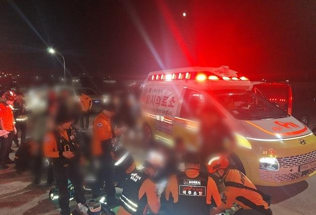 제주 해상서 낚시객 태운 어선 2척 충돌…16명 경상