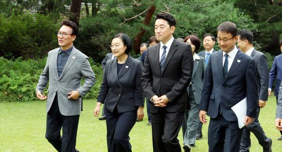 회의장으로 향하는 당·정·청