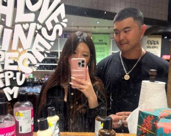 '추신수 장남' 추무빈 미모의 여친 공개…"치킨집서 일하는 모습, 첫눈에"