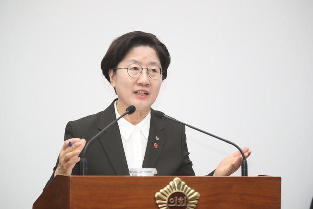 고의숙 제주교육감 "내년부터 초중고 입학준비금 지급하겠다"