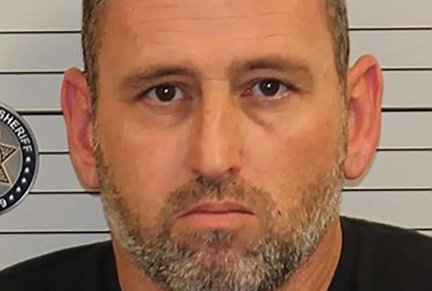 40대 교회 집사의 '두 얼굴'…핸드폰에 10대 베이비시터 샤워 몰카