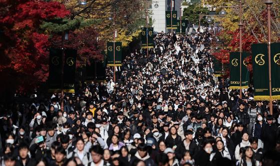 성균관대 논술시험 '구름 인파'