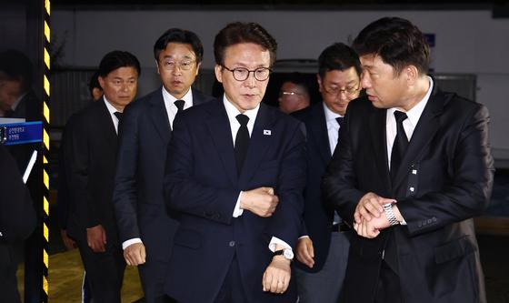 부천 도장공장 화재 순직 소방관 빈소 찾은 김민석 대표
