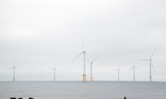 정부 "재생에너지 중심 전환"