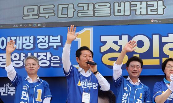 전남에서 지지 호소하는 정청래 대표