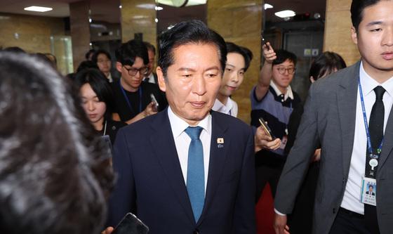 당대표실 나서는 정청래 '대표직 사퇴'