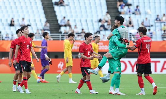 AG축구대표팀, 금메달에 한 걸음 가까이